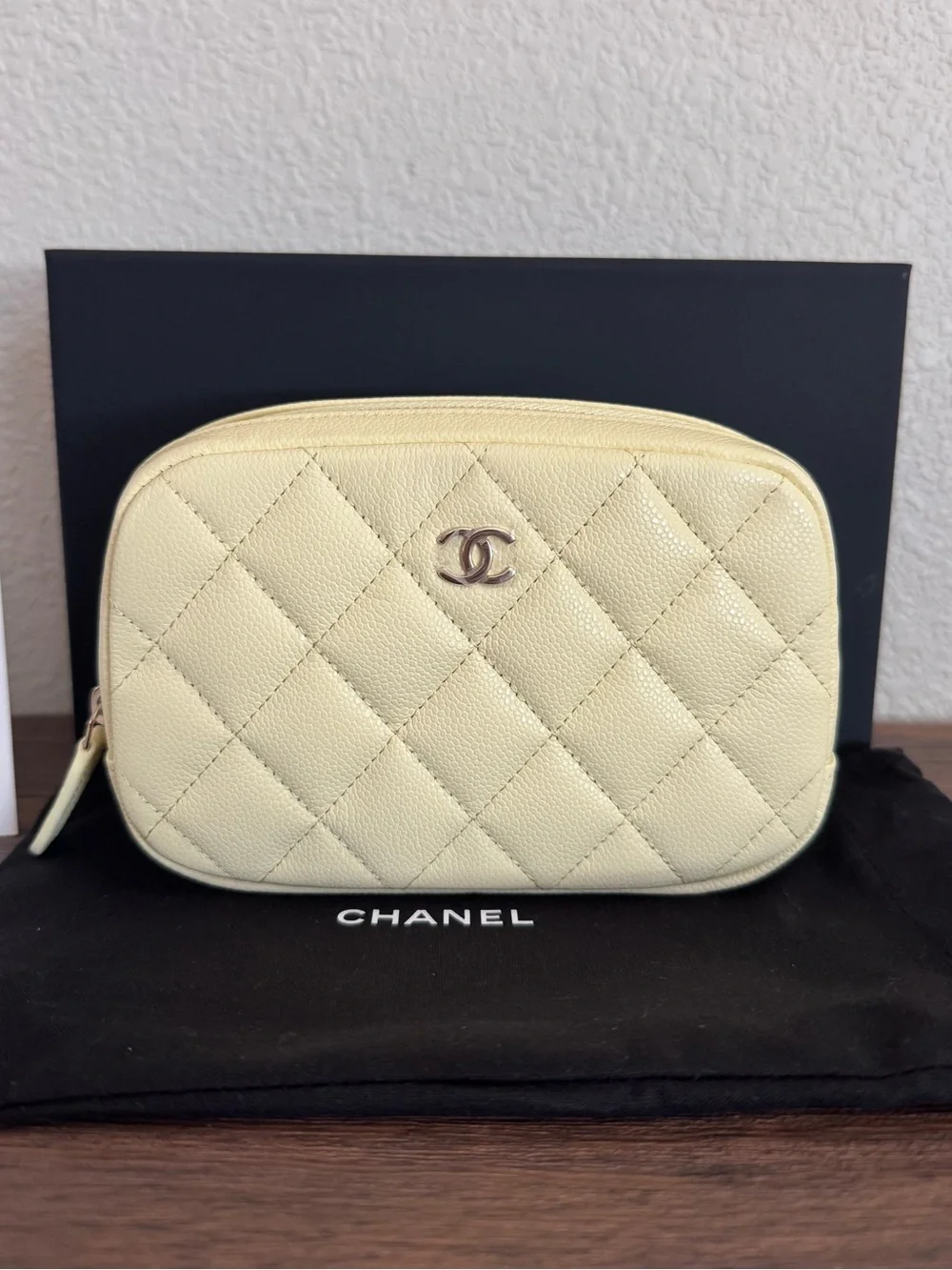 NEW CHANEL 2026 Iridescent Quilted Caviar Leather Classic Case in Yellow